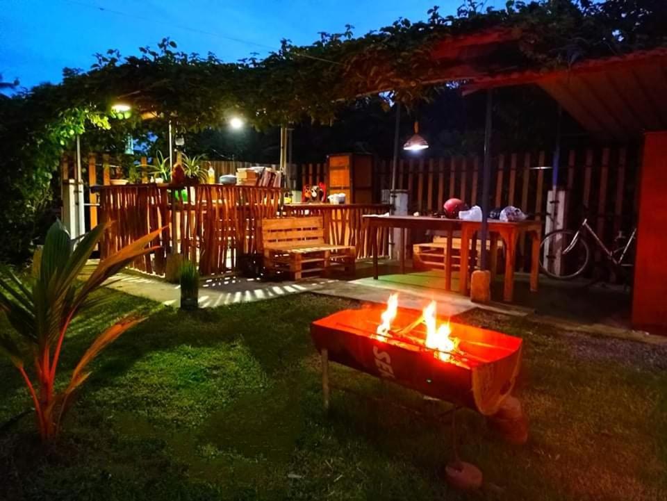 Hilltop Bungalow Hotel Mirissa Exterior photo